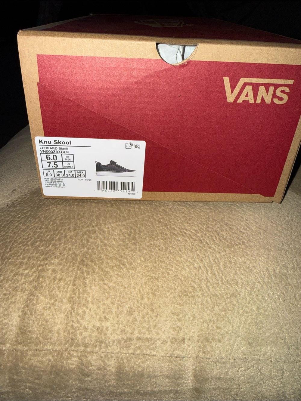 Vans Knu Skool women’s Black Sneakers with Red Box